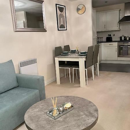 Stylish Luxe Apartment Harlow Zewnętrze zdjęcie