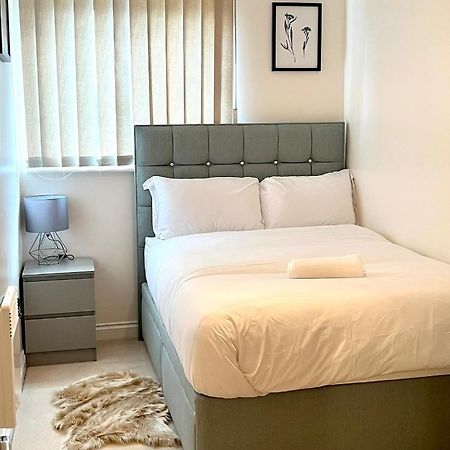 Stylish Luxe Apartment Harlow Zewnętrze zdjęcie