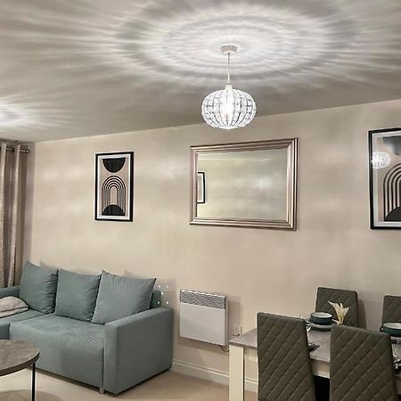 Stylish Luxe Apartment Harlow Zewnętrze zdjęcie