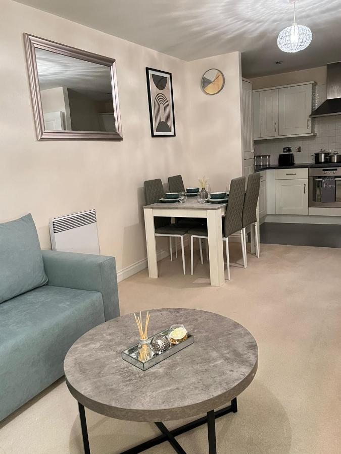Stylish Luxe Apartment Harlow Zewnętrze zdjęcie