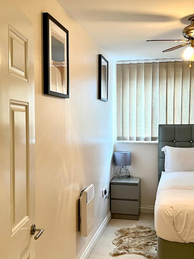 Stylish Luxe Apartment Harlow Zewnętrze zdjęcie