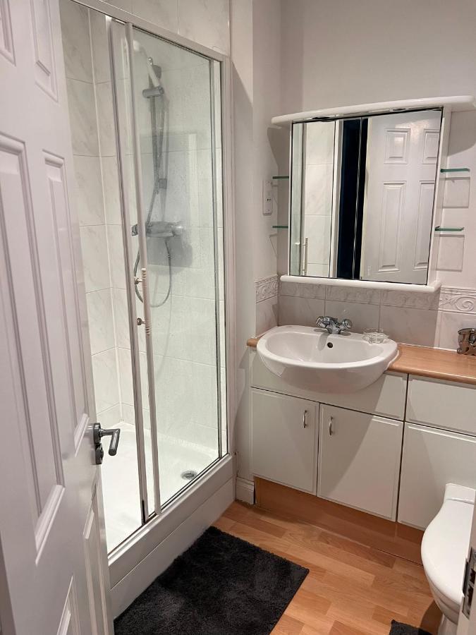 Stylish Luxe Apartment Harlow Zewnętrze zdjęcie