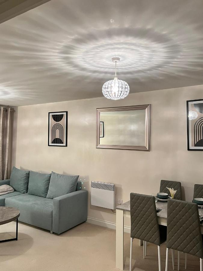 Stylish Luxe Apartment Harlow Zewnętrze zdjęcie